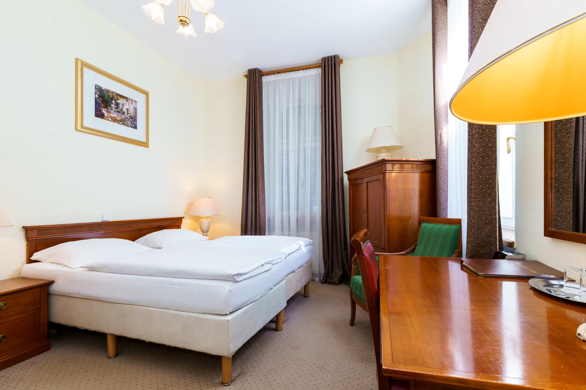 4* pobyt v centru Varů: snídaně nebo polopenze, wellness, procedury i vstupenky