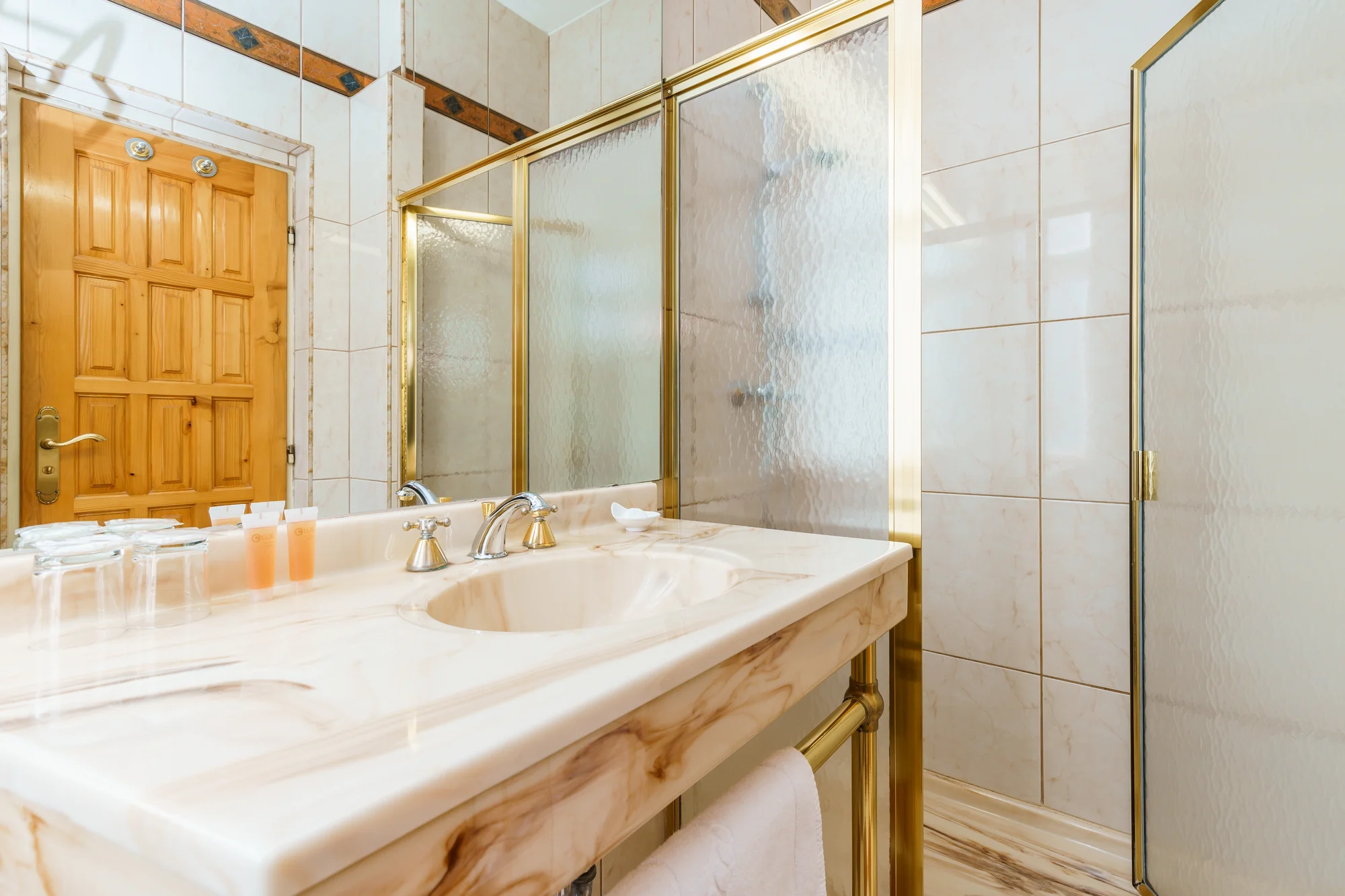 4* pobyt v centru Varů: snídaně nebo polopenze, wellness, procedury i vstupenky