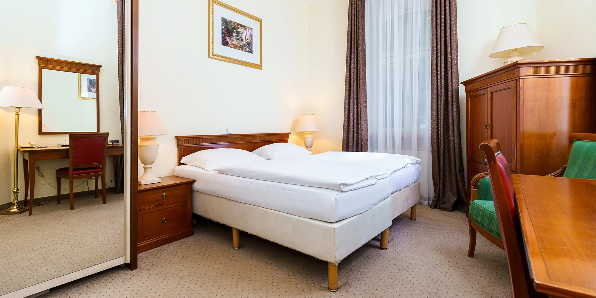 4* pobyt v centru Varů: snídaně nebo polopenze, wellness, procedury i vstupenky