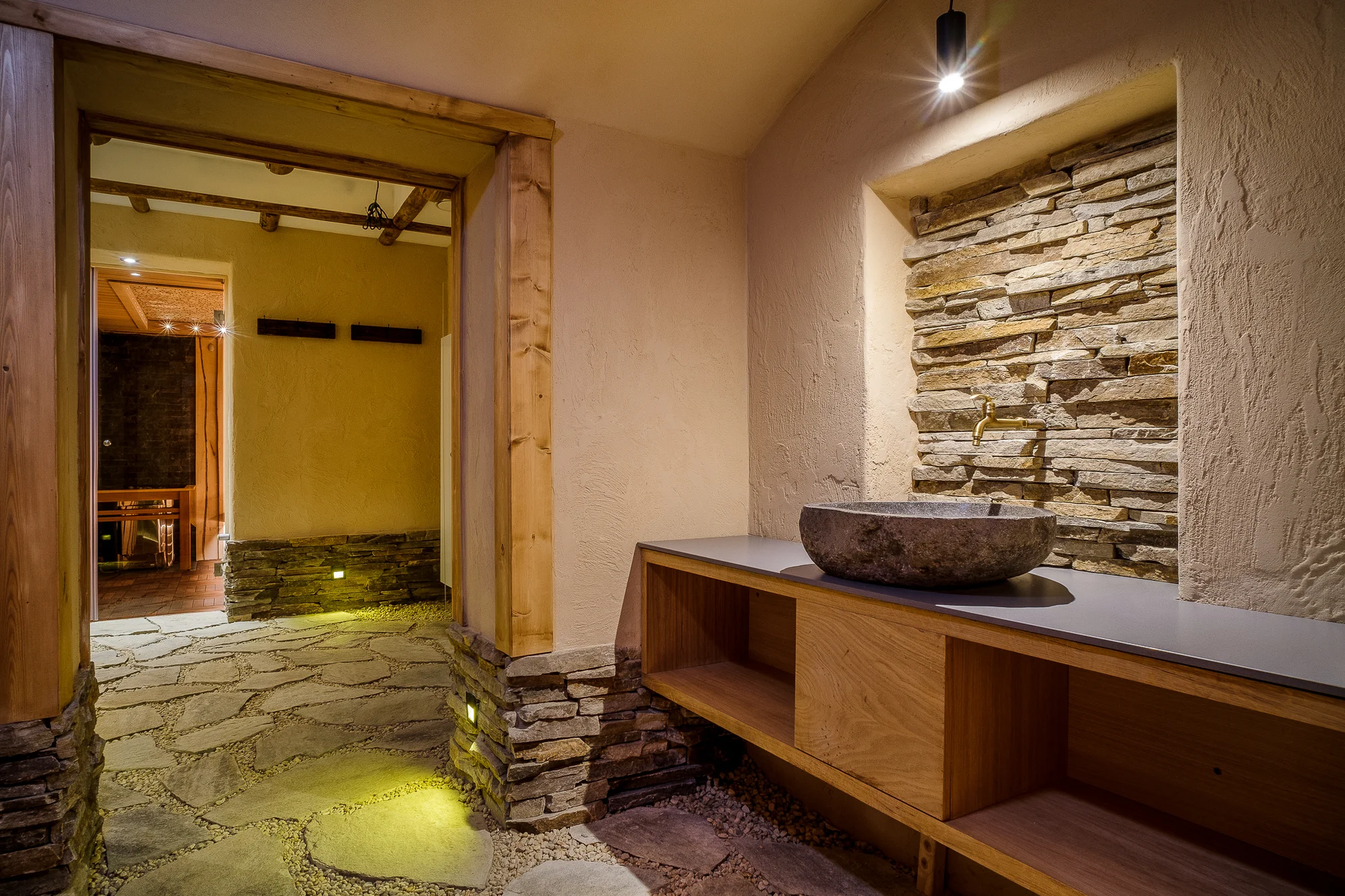 4* pobyt v centru Varů: snídaně nebo polopenze, wellness, procedury i vstupenky
