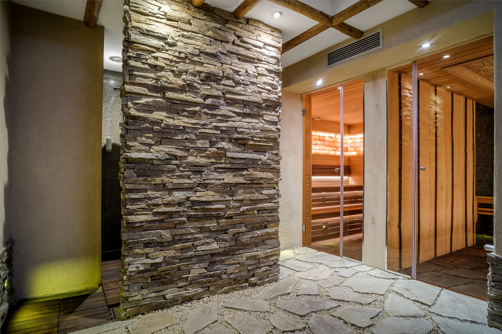 4* pobyt v centru Varů: snídaně nebo polopenze, wellness, procedury i vstupenky