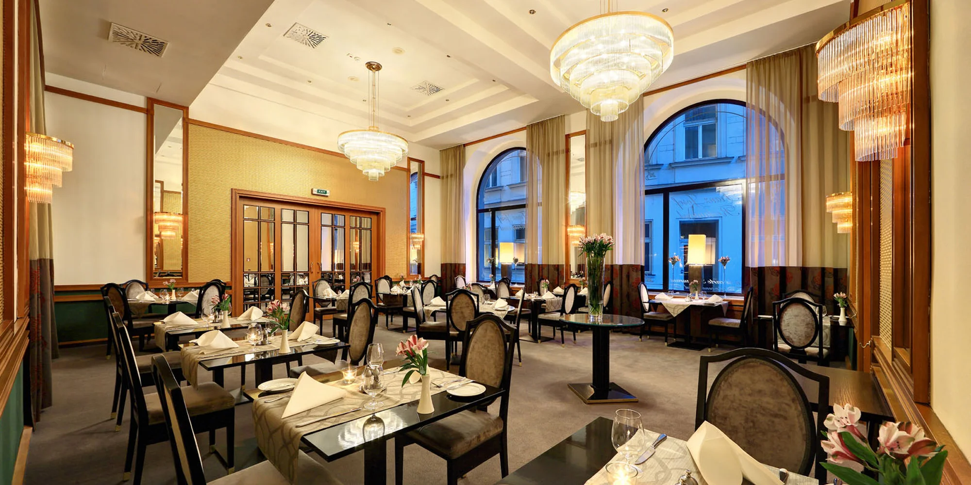 3–5chod. menu dle výběru pro 2 v Grandhotelu Bohemia: konfitované kachní prso, pstruh i dort