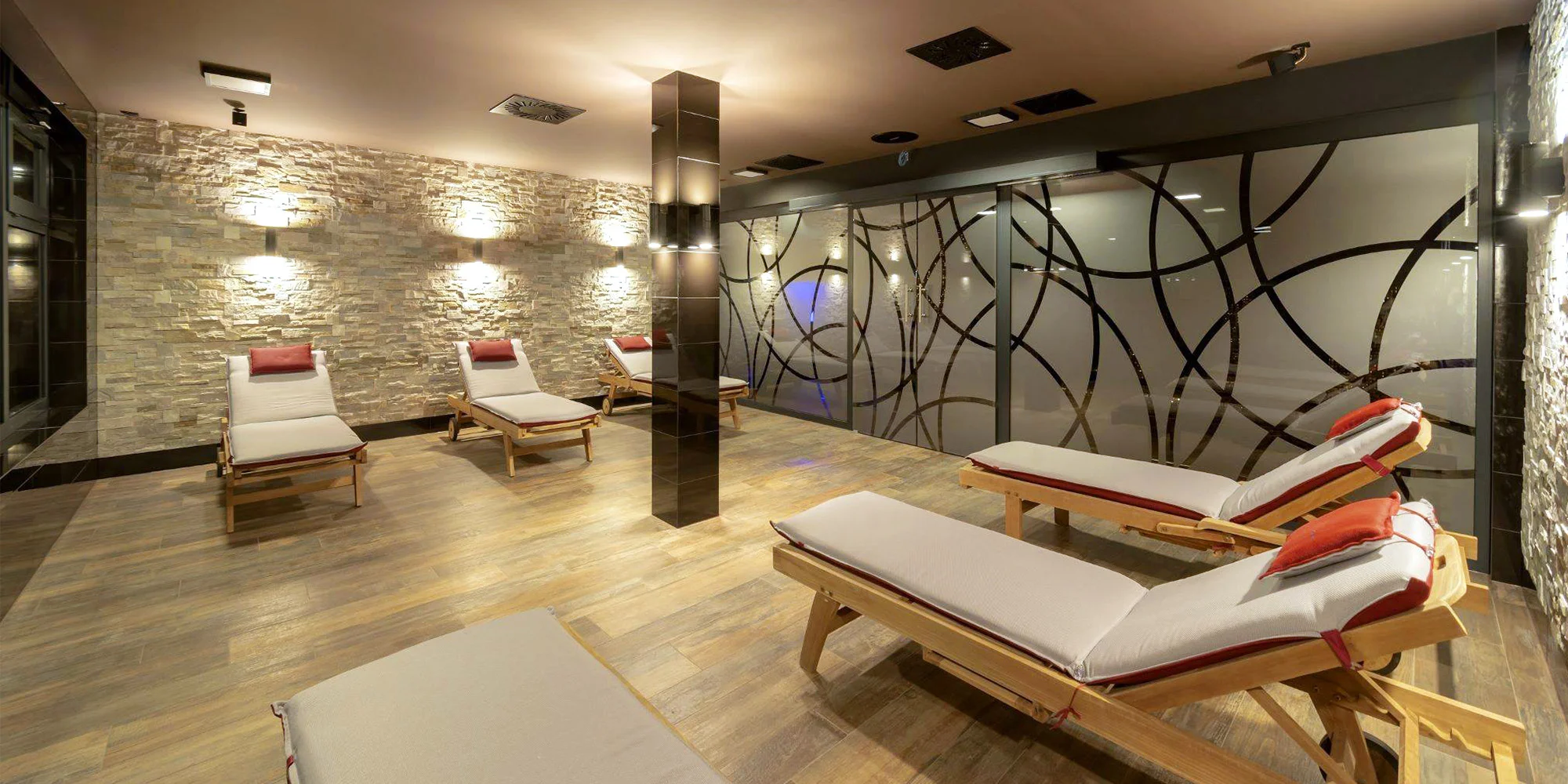 Aktivní dovolená v Krkonoších: polopenze, wellness, bazén i lanovky zdarma
