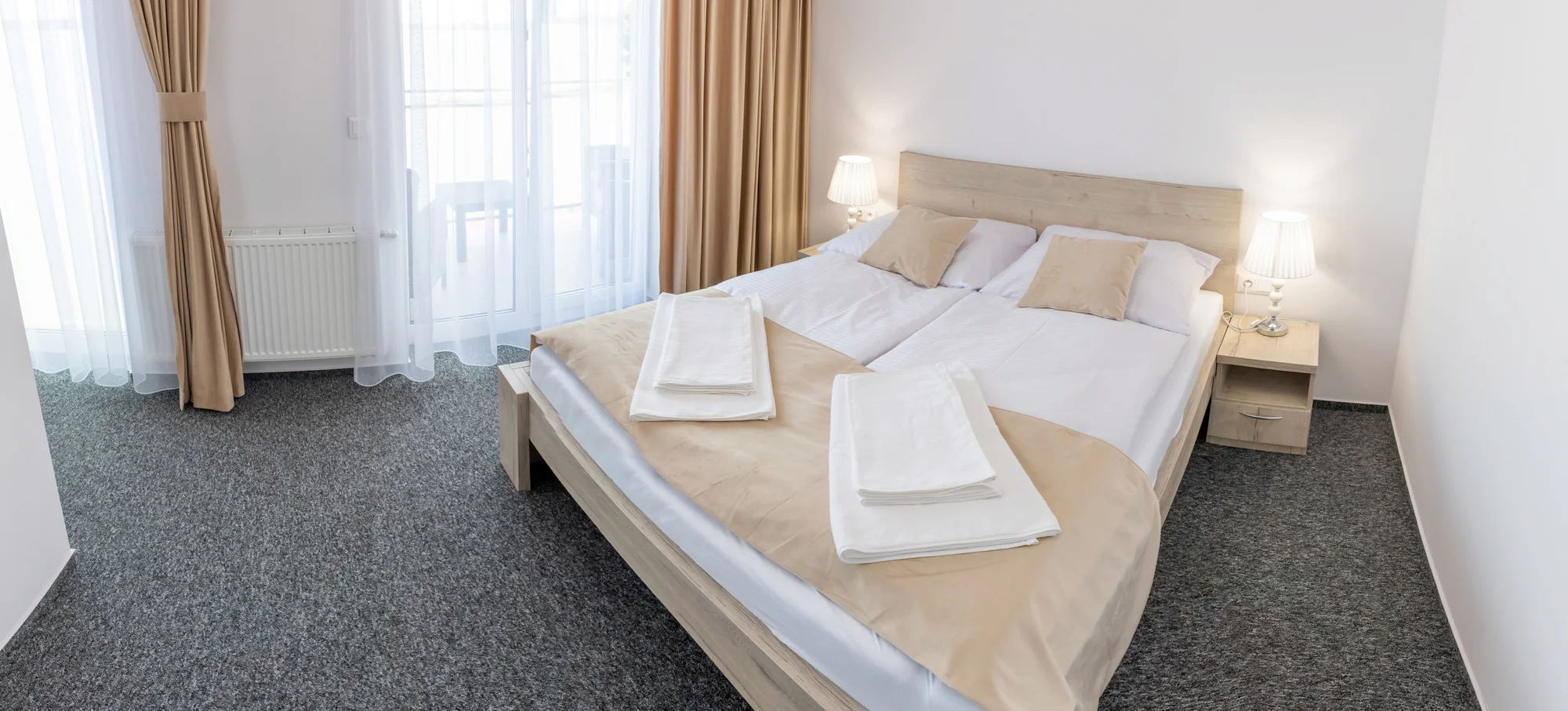Moderní hotel přímo na břehu Oravské přehrady s polopenzí i slevou na plavbu lodí