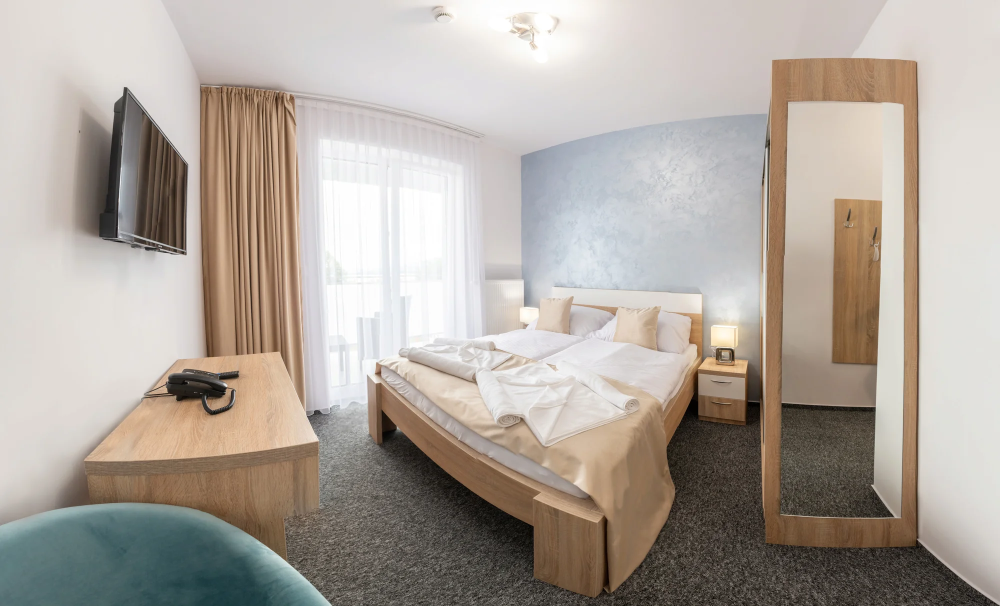 Moderní hotel přímo na břehu Oravské přehrady s polopenzí i slevou na plavbu lodí