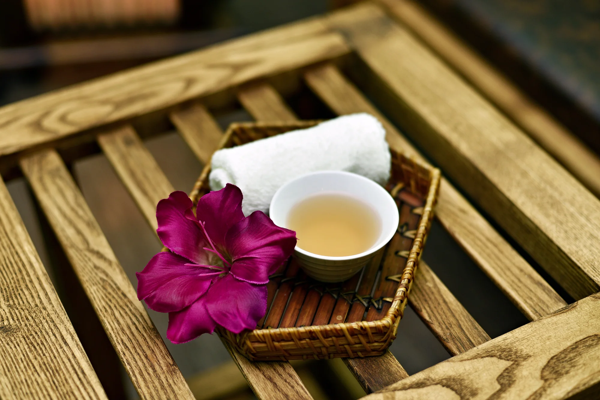 Letní balíčky: dovolená s thajskou masáží dle výběru, aroma lázeň i maska v Royal Jasmine Spa