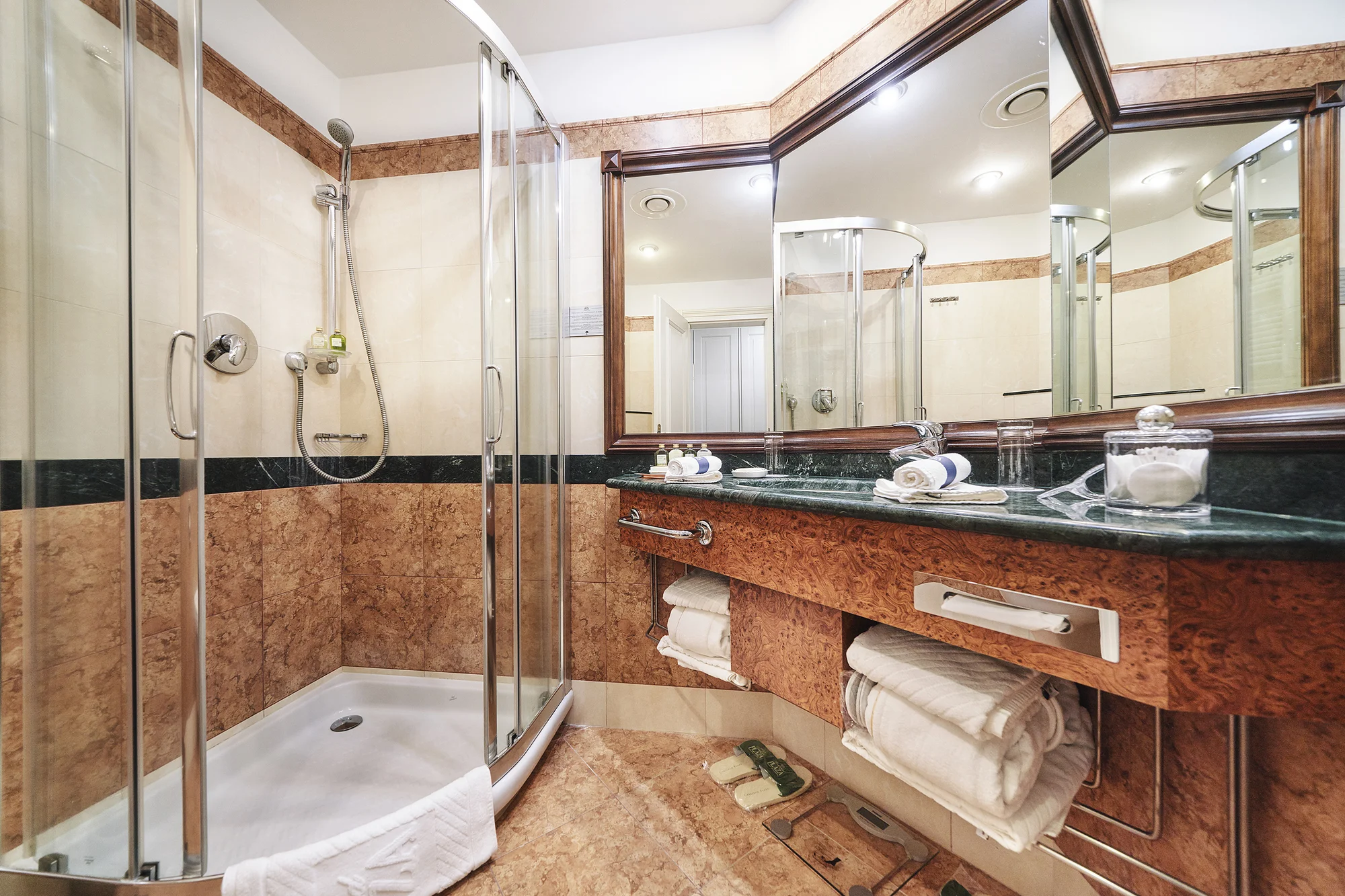 Luxusní pobyt v Karlových Varech: 5* Superior hotel Plaza s jídlem a unikátním wellnesslandem