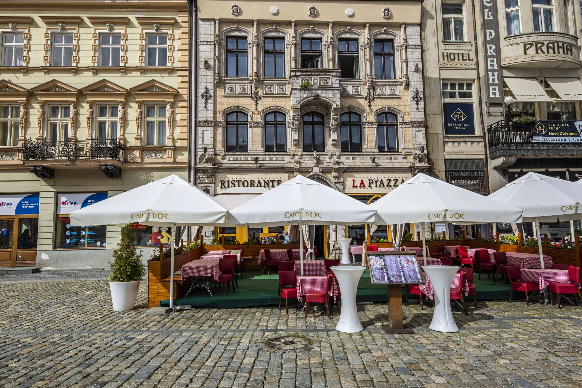 Balkán na talíři: pleskavice, čevabčiči a grilovaná zelenina pro 2 osoby