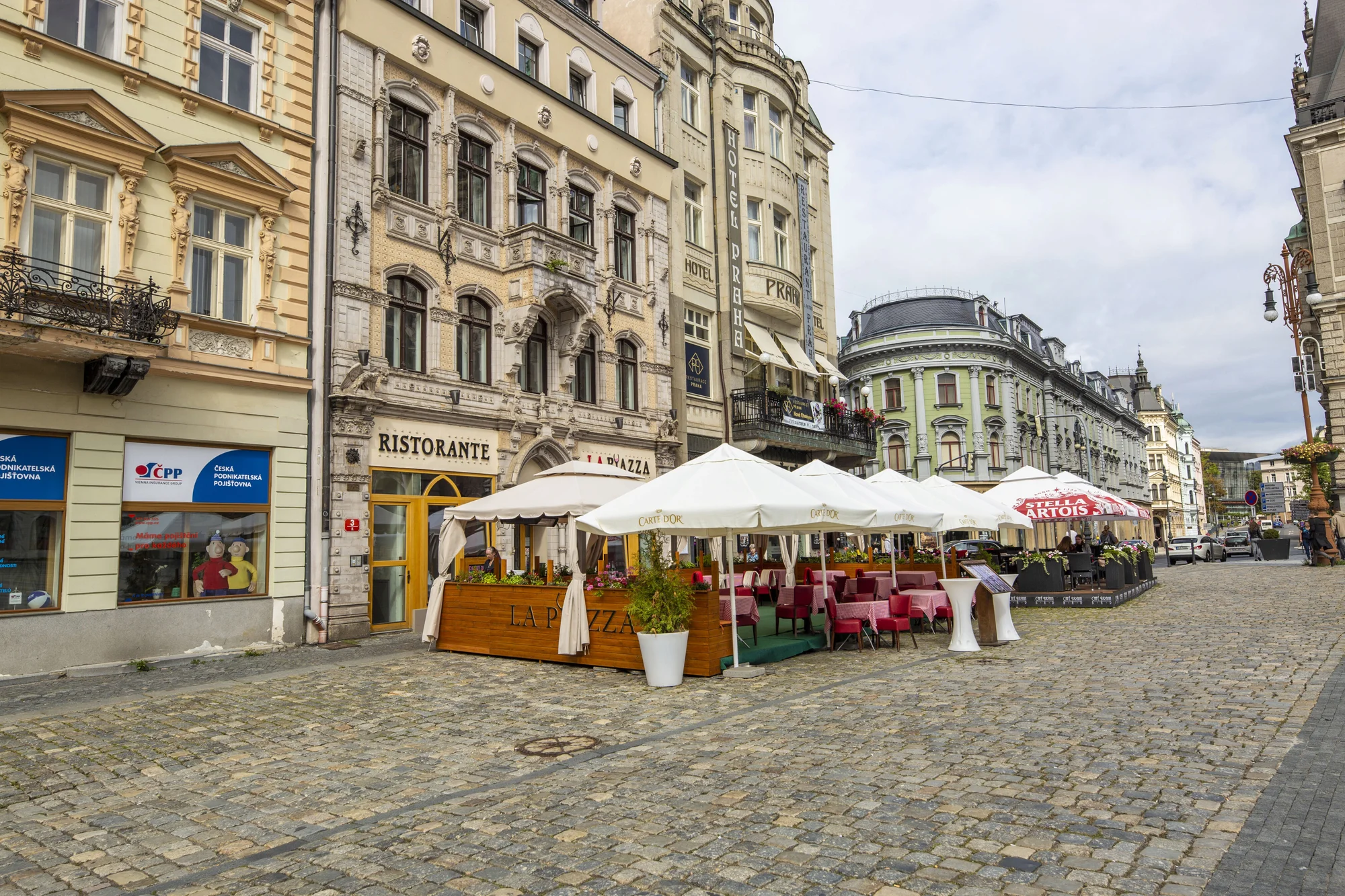 Balkán na talíři: pleskavice, čevabčiči a grilovaná zelenina pro 2 osoby