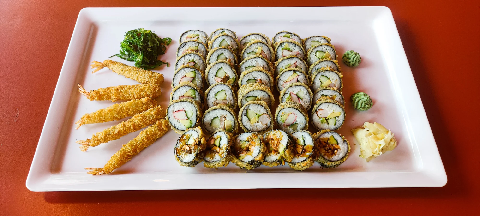 Sushi sety s 32 až 53 ks: krab, krevety, tuňák, okurka, avokádo i losos