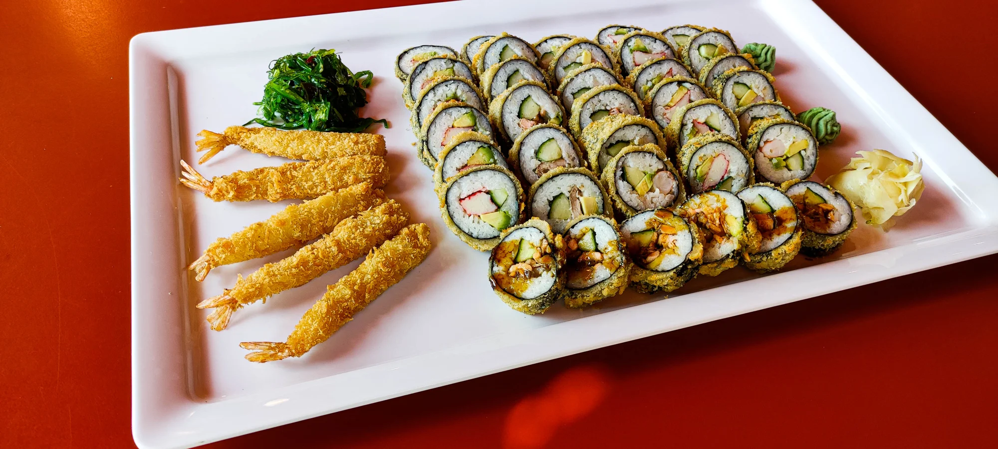 Sushi sety s 32 až 53 ks: krab, krevety, tuňák, okurka, avokádo i losos