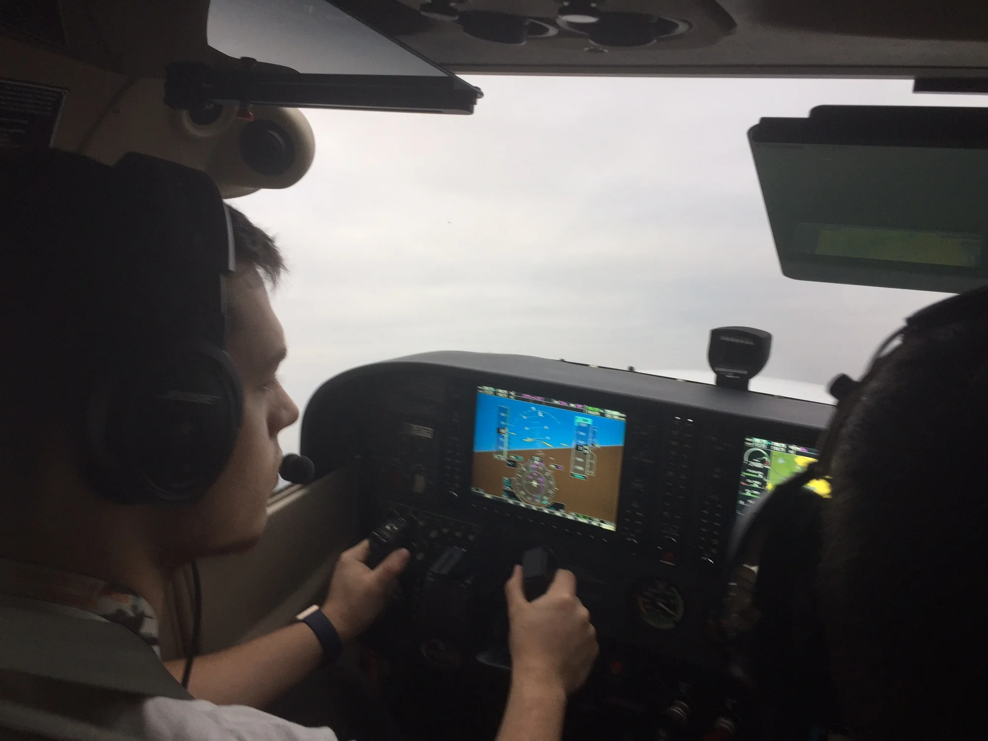 Vzhůru do oblak: seznamovací let i možnost pilotování moderního letounu Cessna 172SP G1000