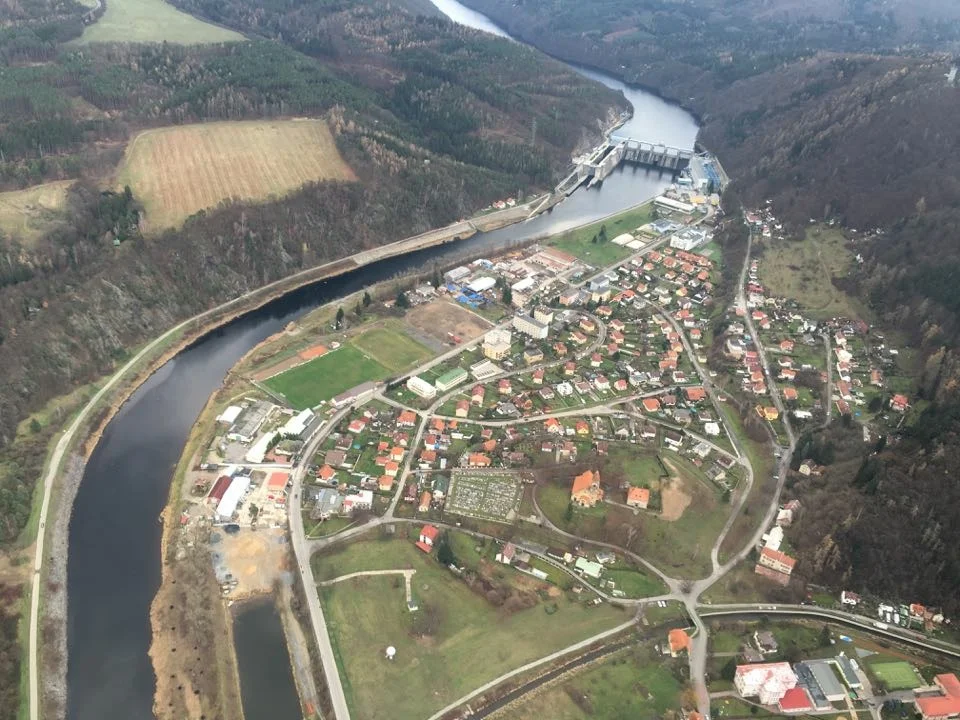 Vzhůru do oblak: seznamovací let i možnost pilotování moderního letounu Cessna 172SP G1000
