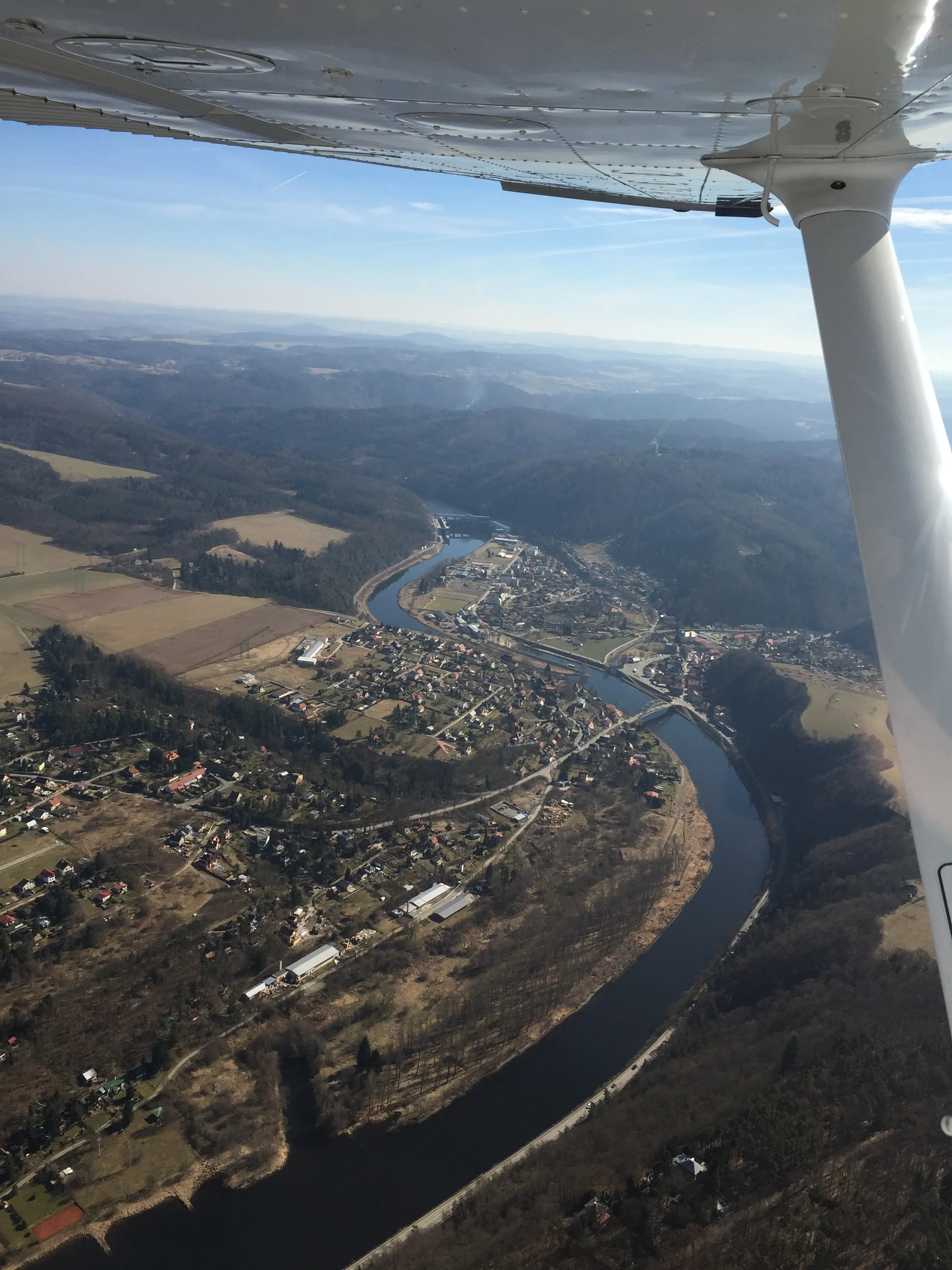 Vzhůru do oblak: seznamovací let i možnost pilotování moderního letounu Cessna 172SP G1000