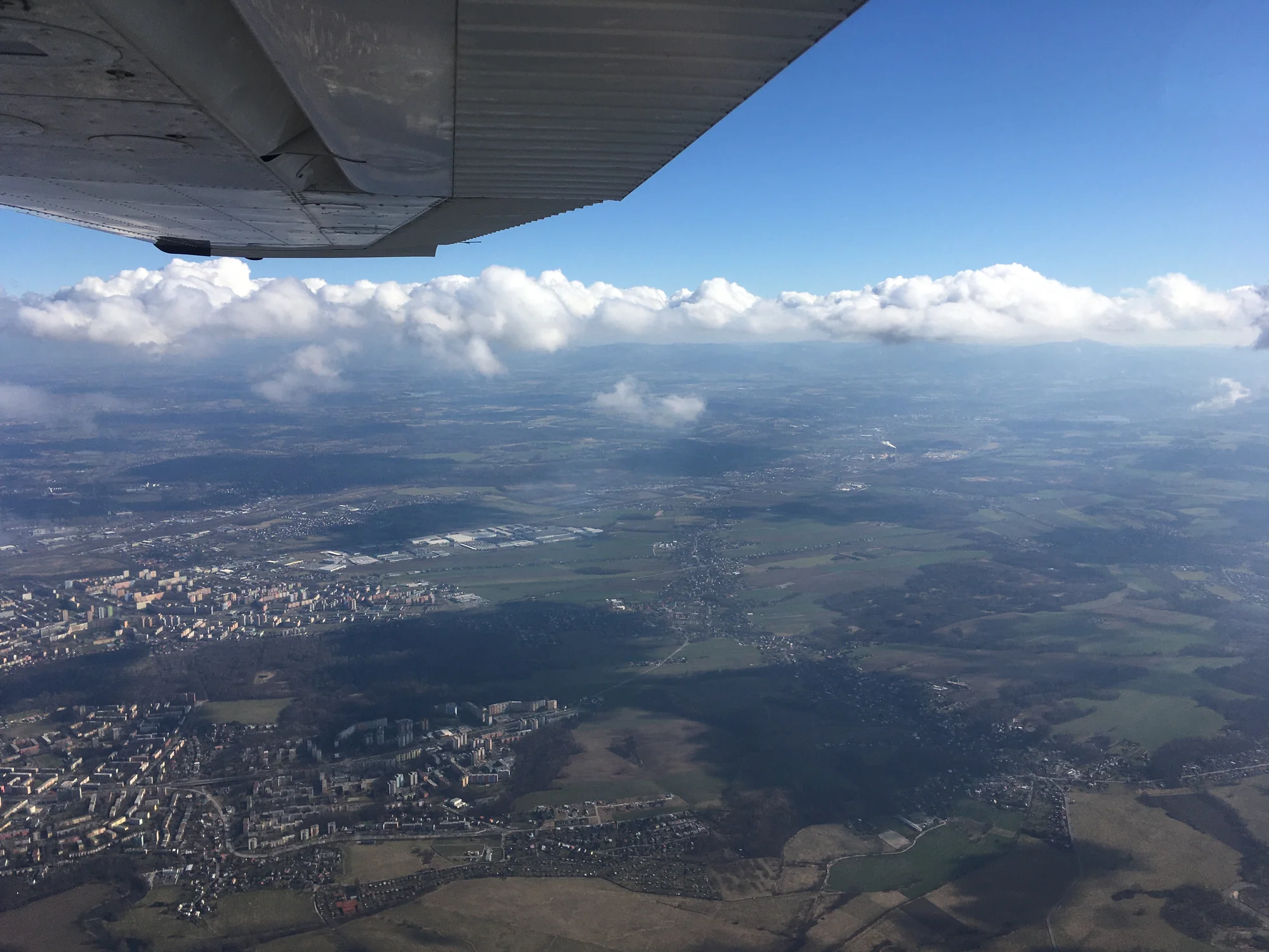 Vzhůru do oblak: seznamovací let i možnost pilotování moderního letounu Cessna 172SP G1000