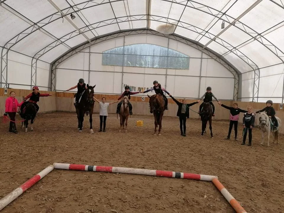 Vyjížďka pro začátečníky nebo 3hodinový workshop u koní pro děti