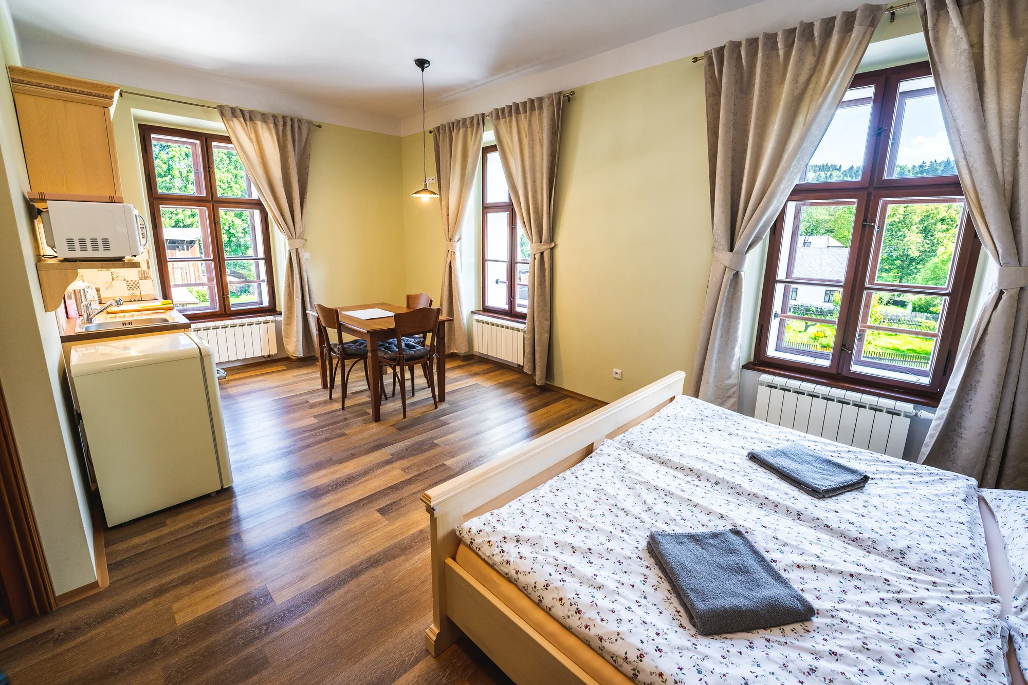 Útulný penzion v Jeseníkách: apartmán až pro 6 osob, výlety do Velkých Losin, na Praděd i k vodopádům