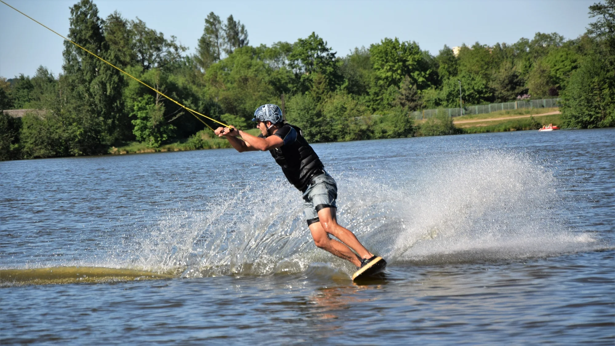 60–180 minut jízdy po vodní hladině: wakeboard pro 2 osoby s dozorem instruktora