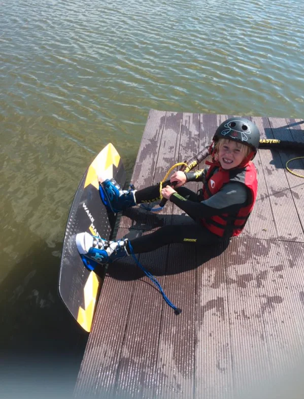 60–180 minut jízdy po vodní hladině: wakeboard pro 2 osoby s dozorem instruktora