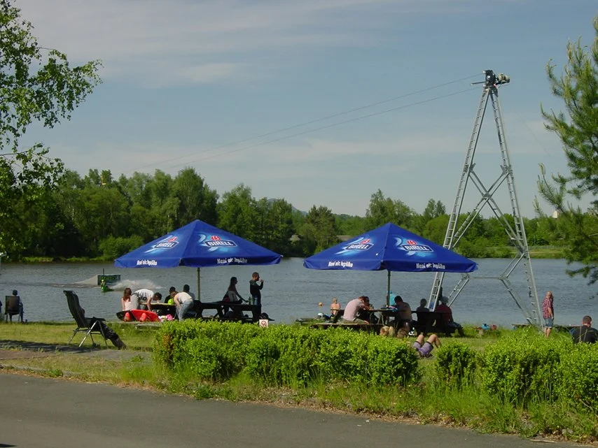 60–180 minut jízdy po vodní hladině: wakeboard pro 2 osoby s dozorem instruktora