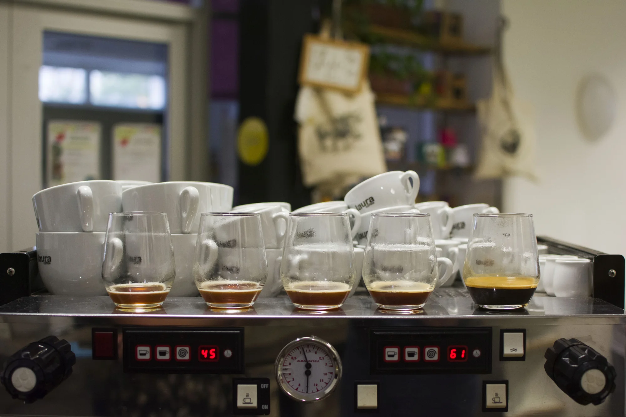 Kurz přípravy kávy: dokonalé espresso a cappuccino, 250 g zrnkové kávy na doma