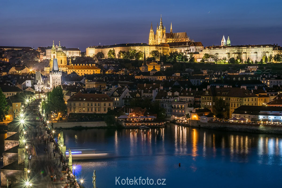 Skupinový kurz večerního a nočního fotografování v centru Prahy