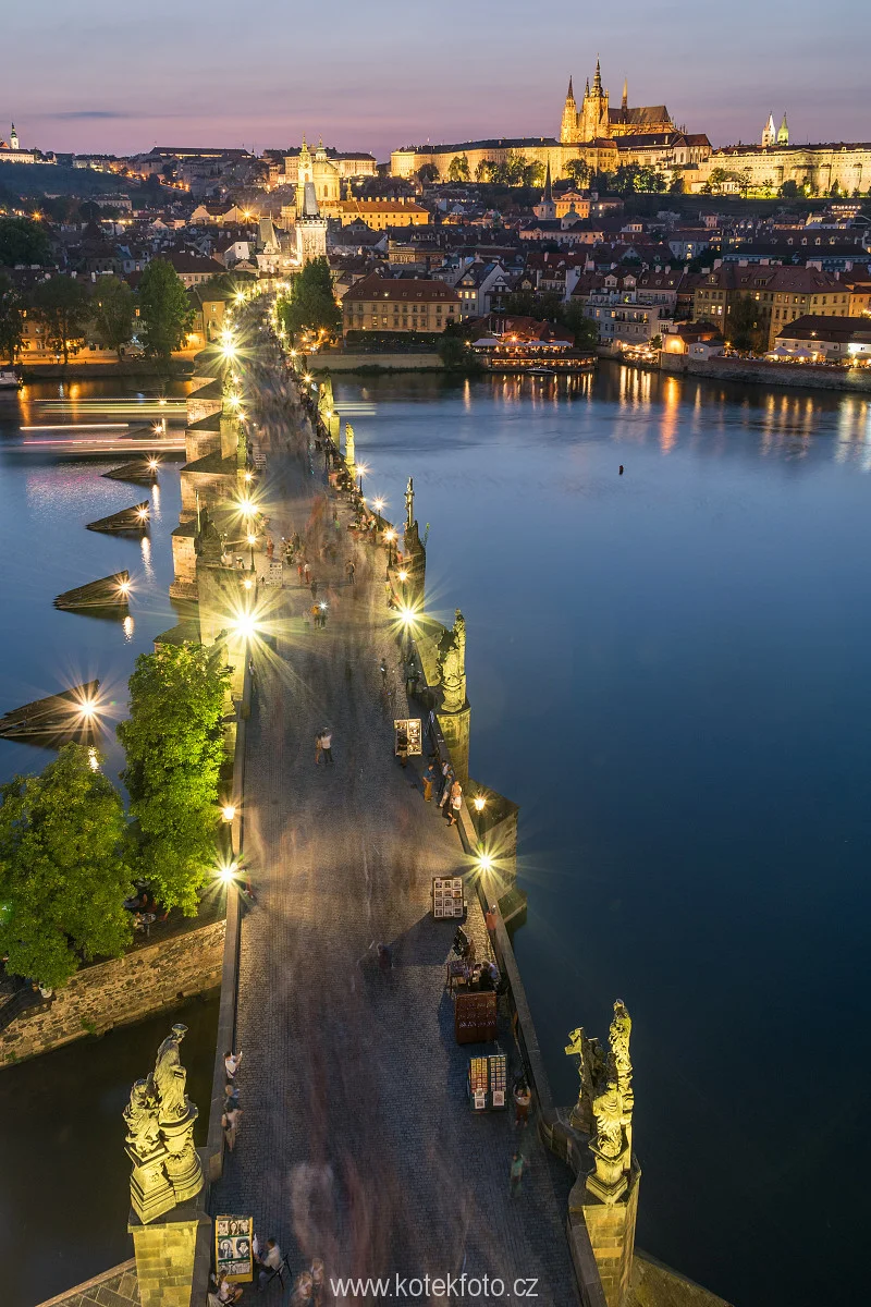 Skupinový kurz večerního a nočního fotografování v centru Prahy