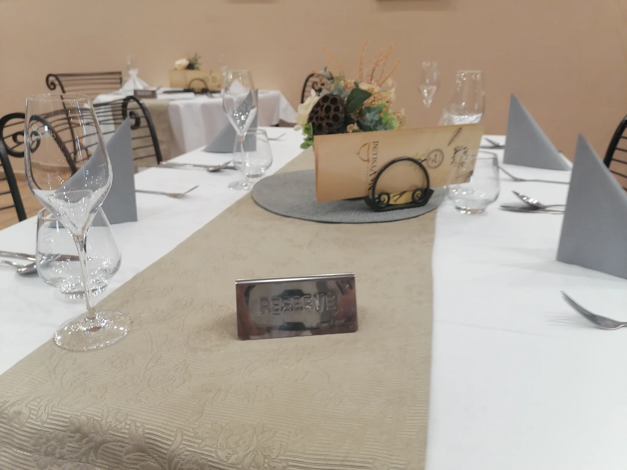 Steakové degustační menu mix grill: carpaccio, steaky z vyzrálého hovězího i sladký dezert