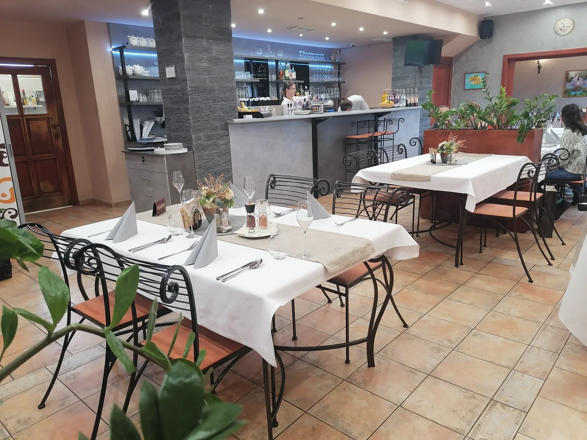 5chodové menu se dvěma druhy steaků, kachními prsíčky a pralinkou pro 2 osoby