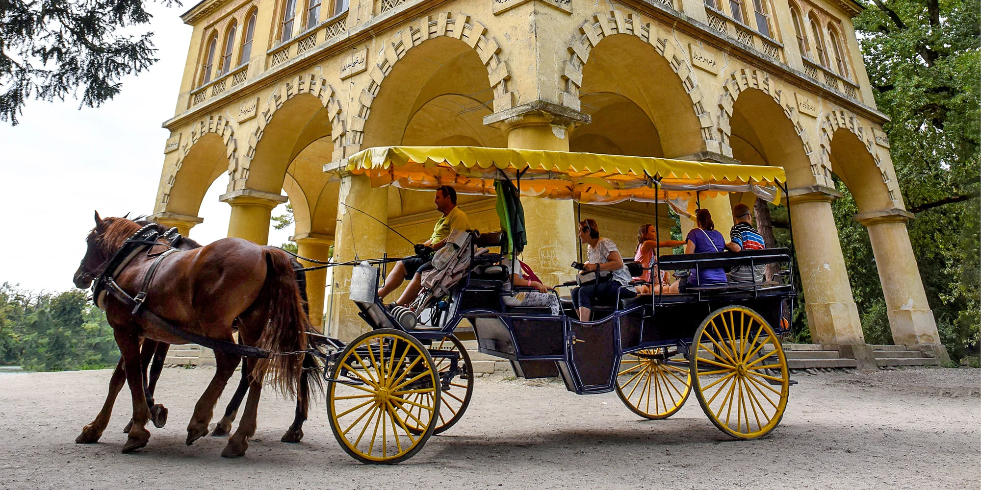 Skvělá dovolená v Lednici: polopenze, víno i jízda kočárem po zámeckém parku