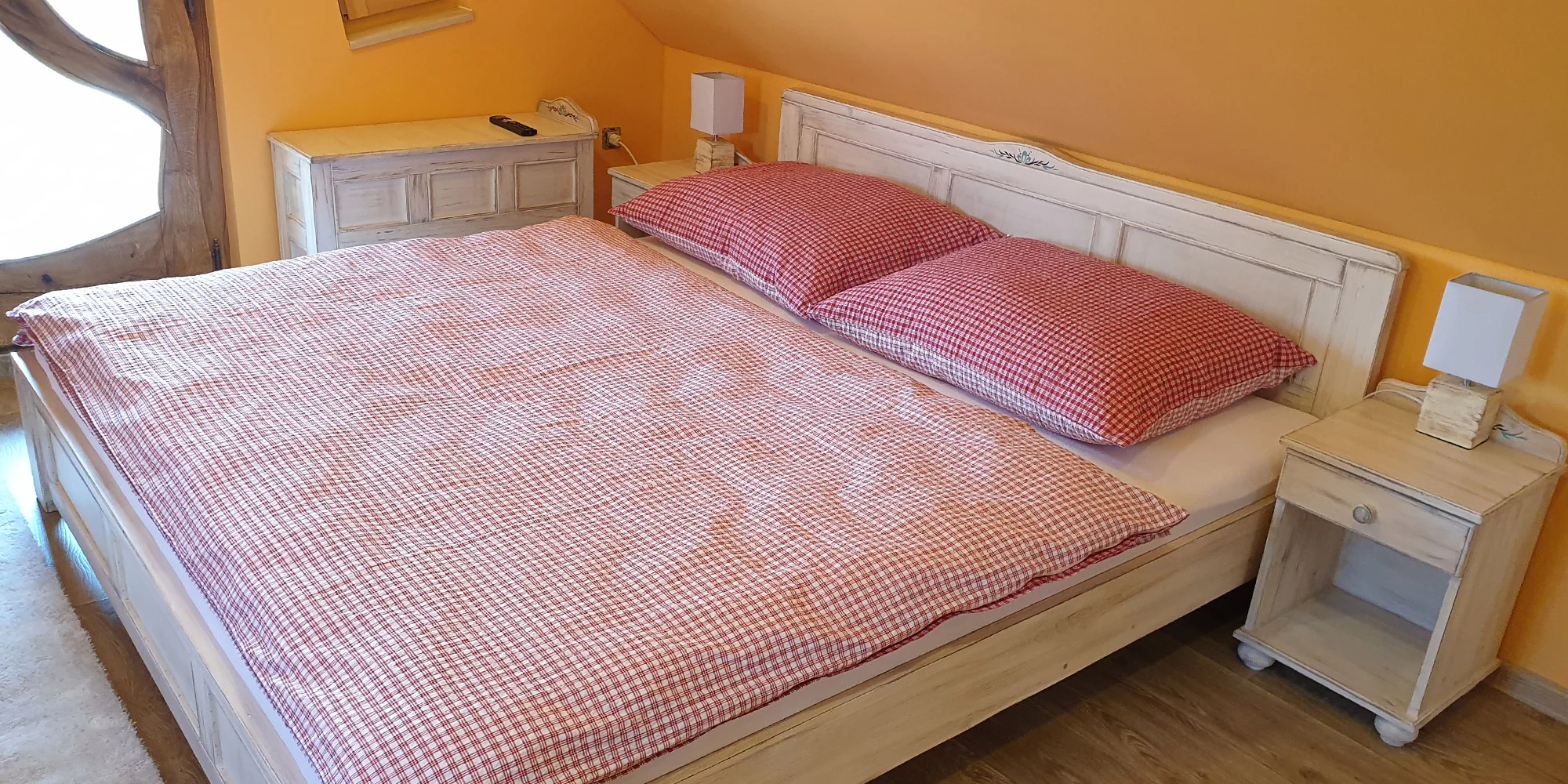 Chaloupky v Pekle Čertovina: polopenze i bazén a sleva na vstup do Pohádkové vesničky