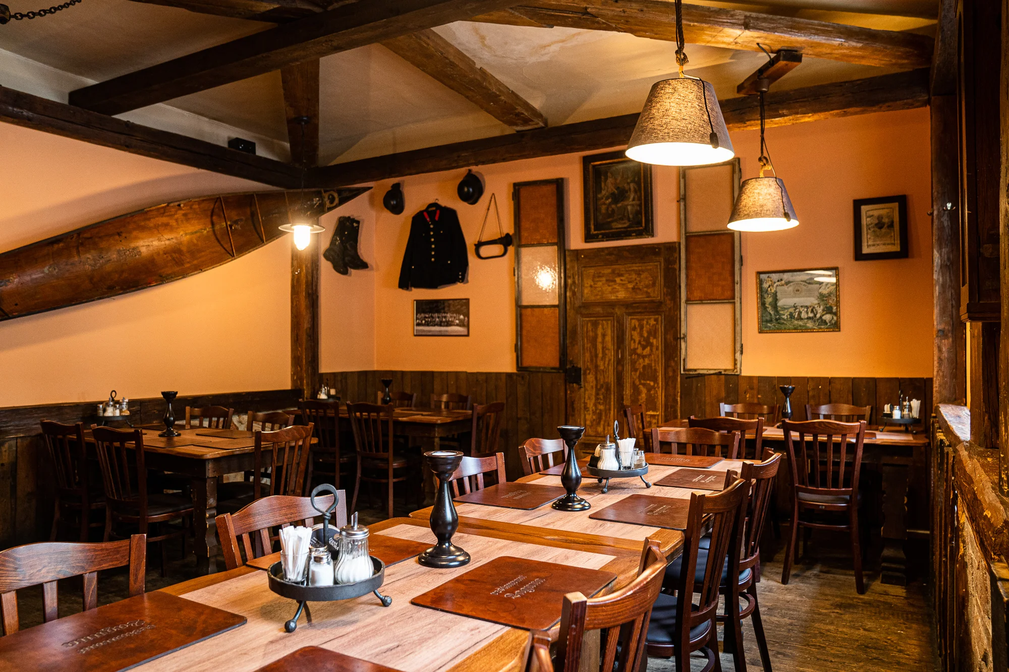 Gurmánské vzplanutí pro 2 osoby: tříchodové menu se 3 druhy masa, carpaccio i palačinka