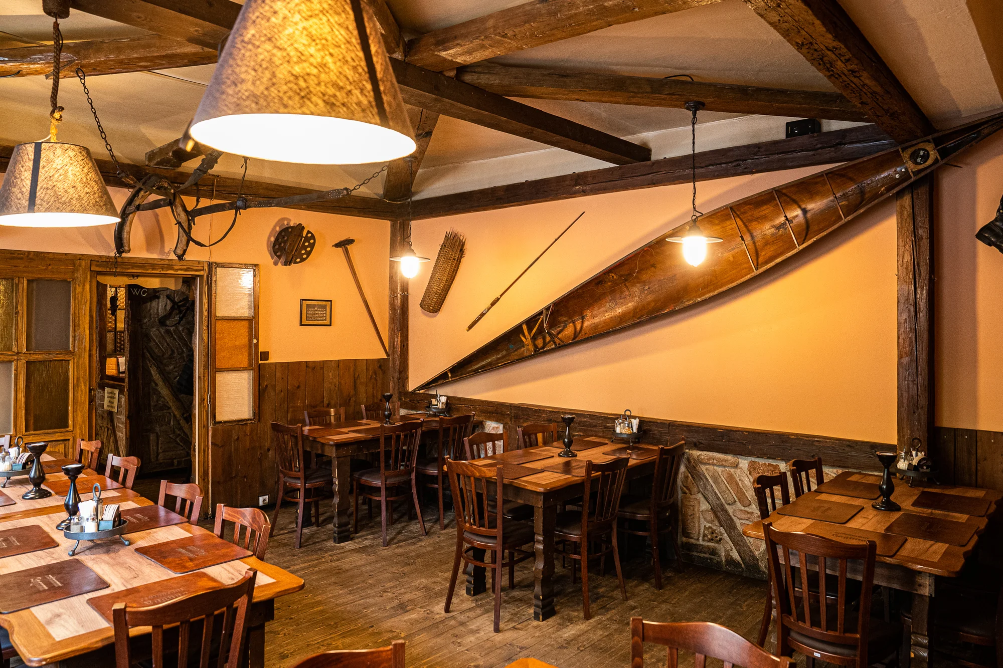 Gurmánské vzplanutí pro 2 osoby: tříchodové menu se 3 druhy masa, carpaccio i palačinka