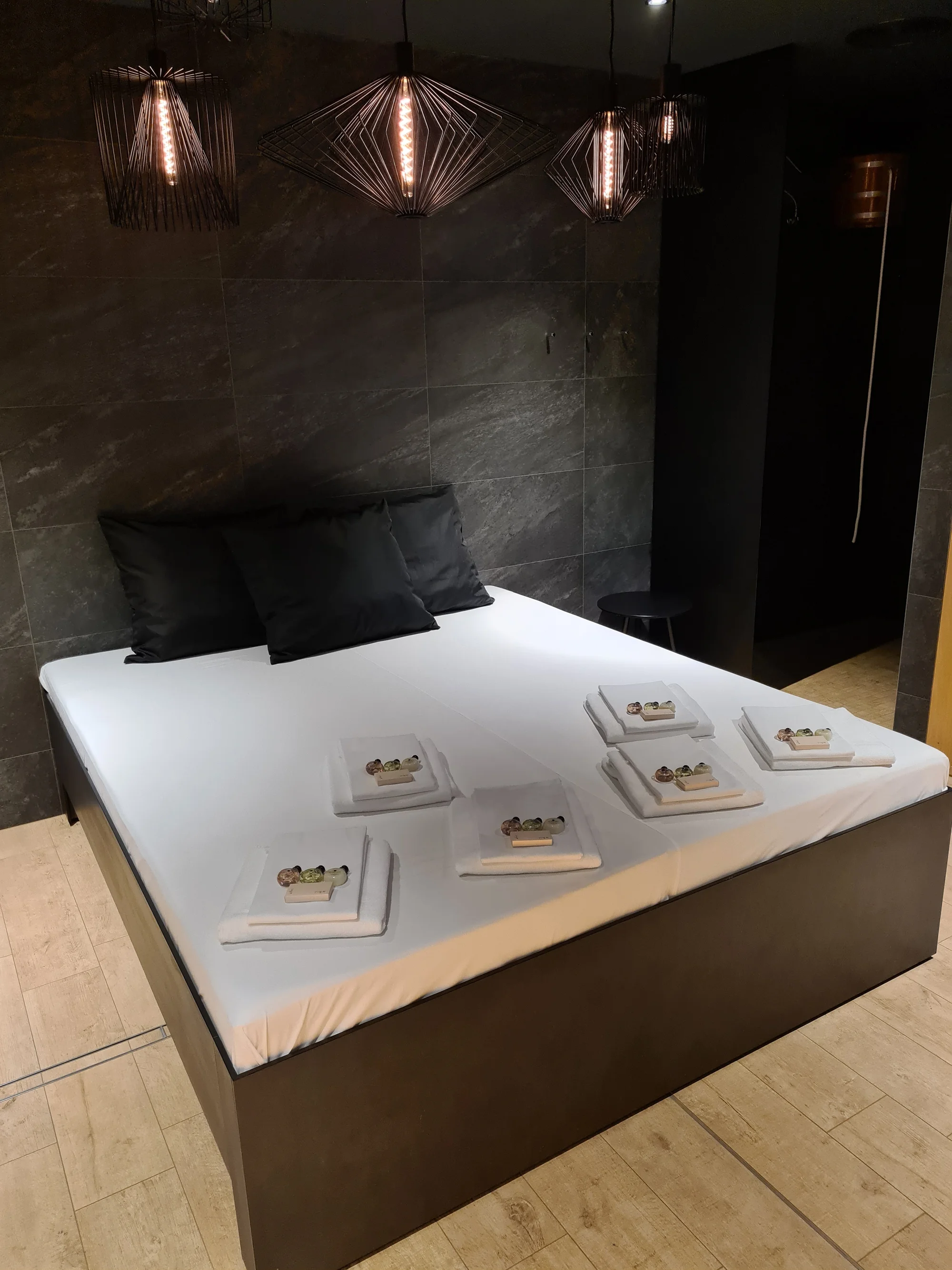 Odpočinek v privátním wellness pro pár: vstup na 120 minut, vířivka, sauna