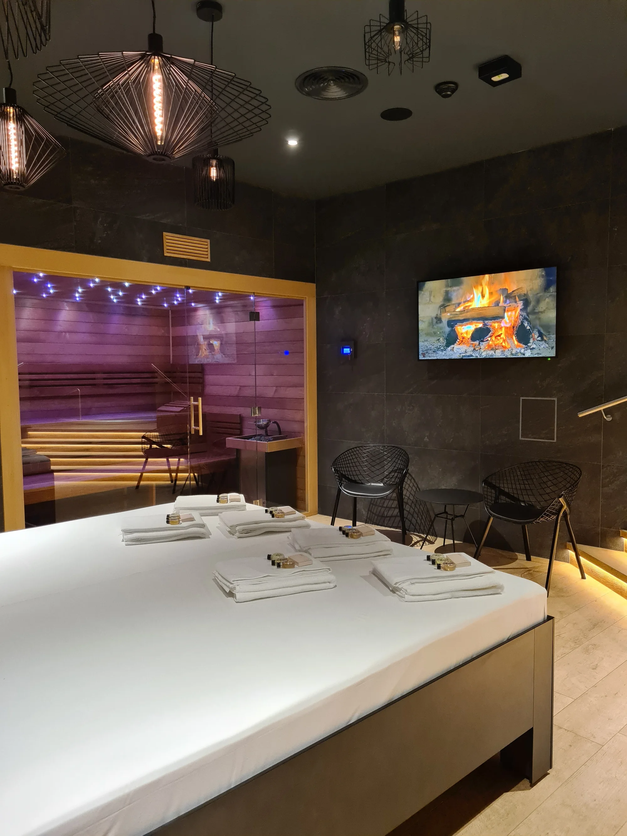 Odpočinek v privátním wellness pro pár: vstup na 120 minut, vířivka, sauna