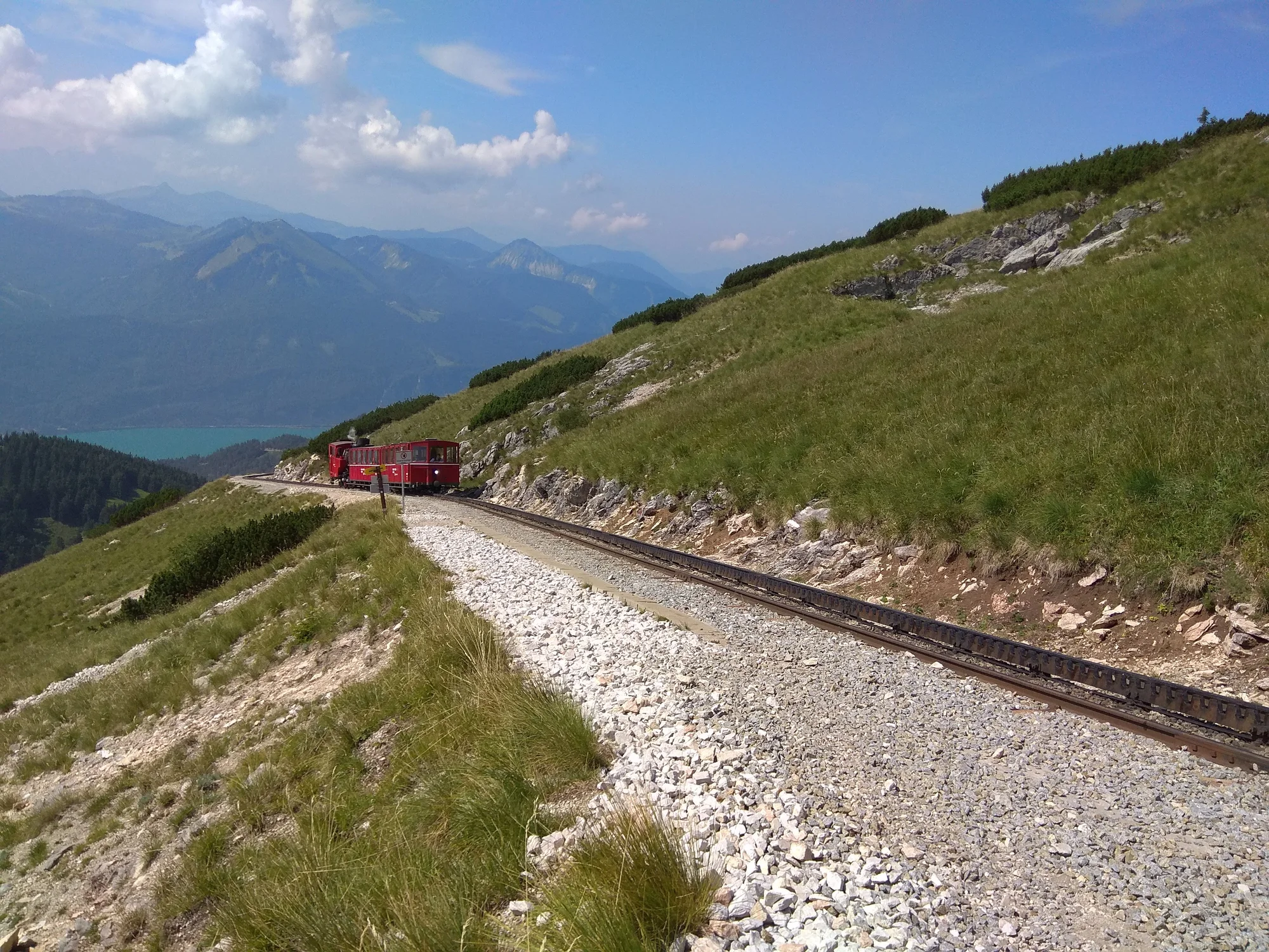 Autobusem do Rakouska: výlet za nádhernými výhledy, turistikou a zubačkou