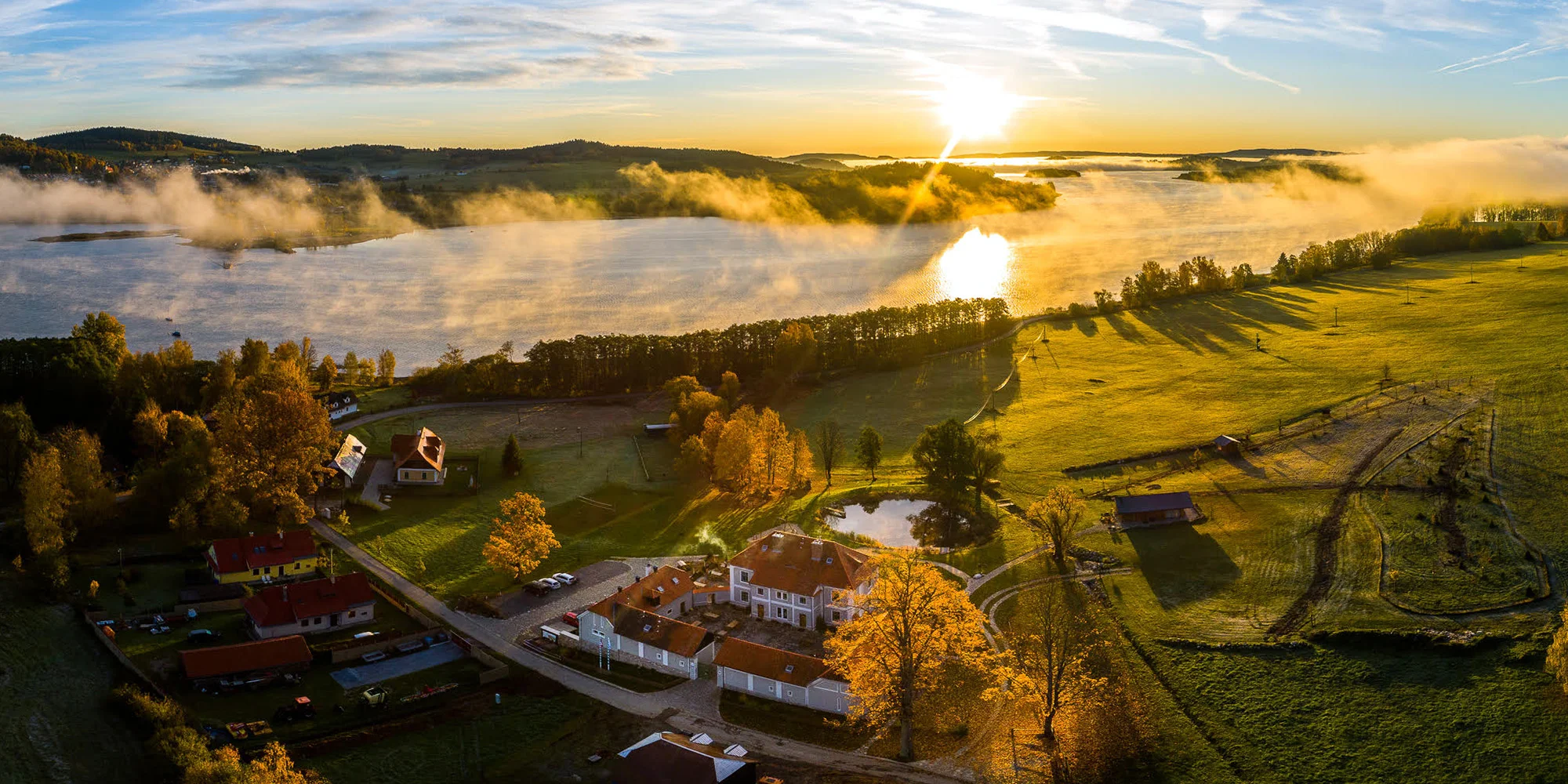 Pobyt u Lipna: panoramatická sauna i privátní vířivka