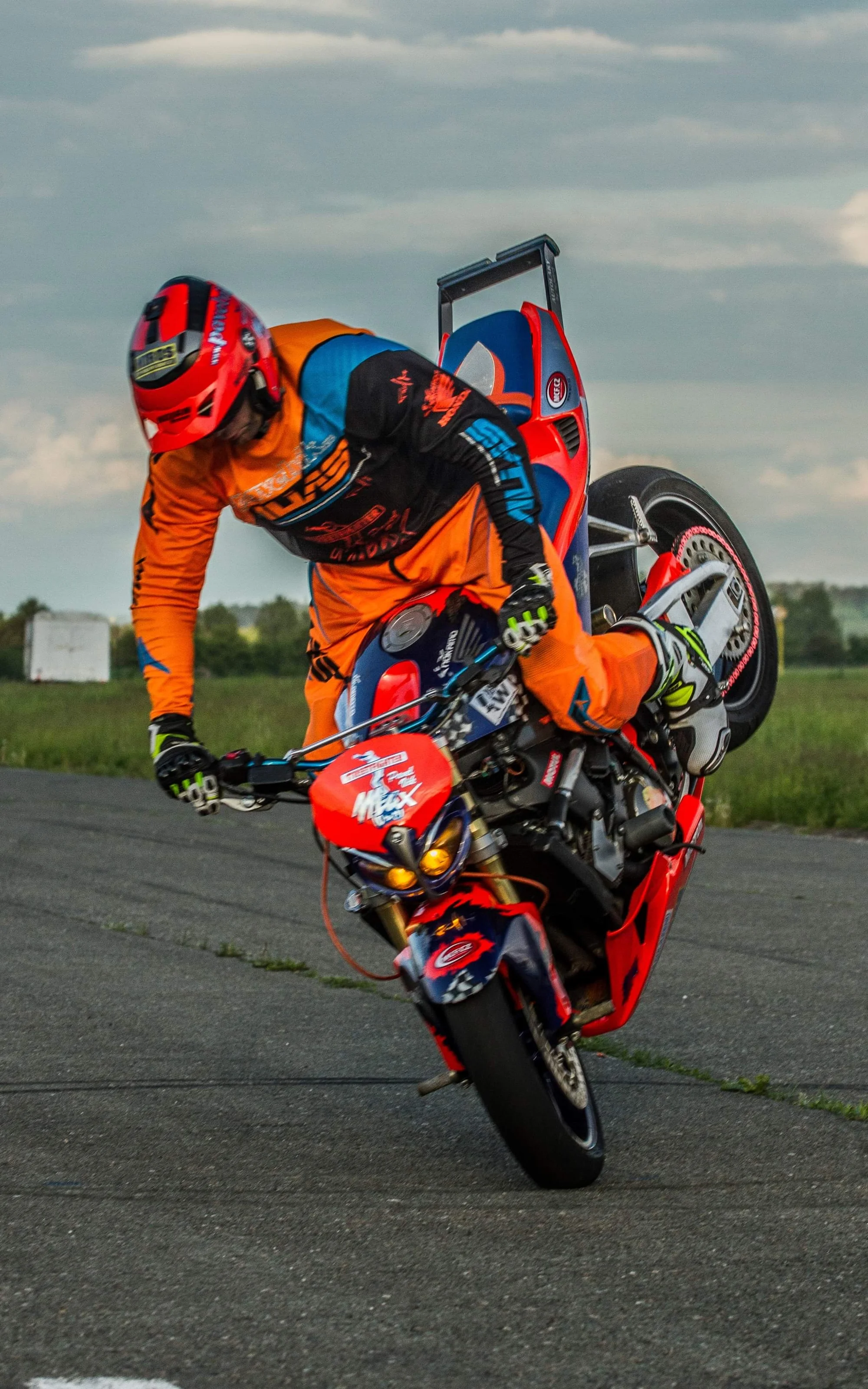 Kaskadérská motocyklová show a divoká spolujízda pro 1, 2 nebo 4 osoby