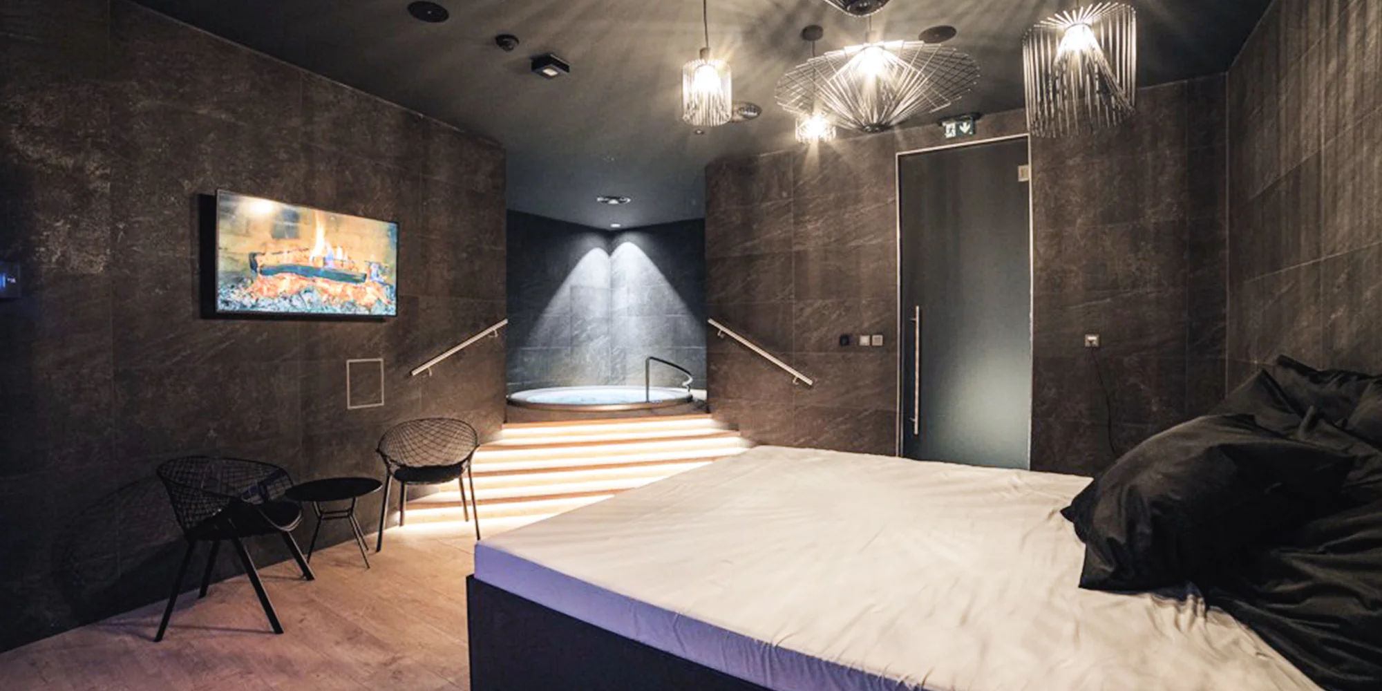 Odpočinek v privátním wellness pro pár: vstup na 120 minut, vířivka, sauna