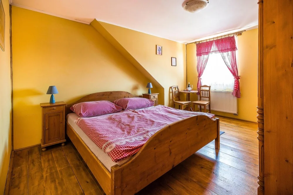 Noc v dětenickém hotelu Rustikal: středověký program, hostina i košt piva v pivovaru