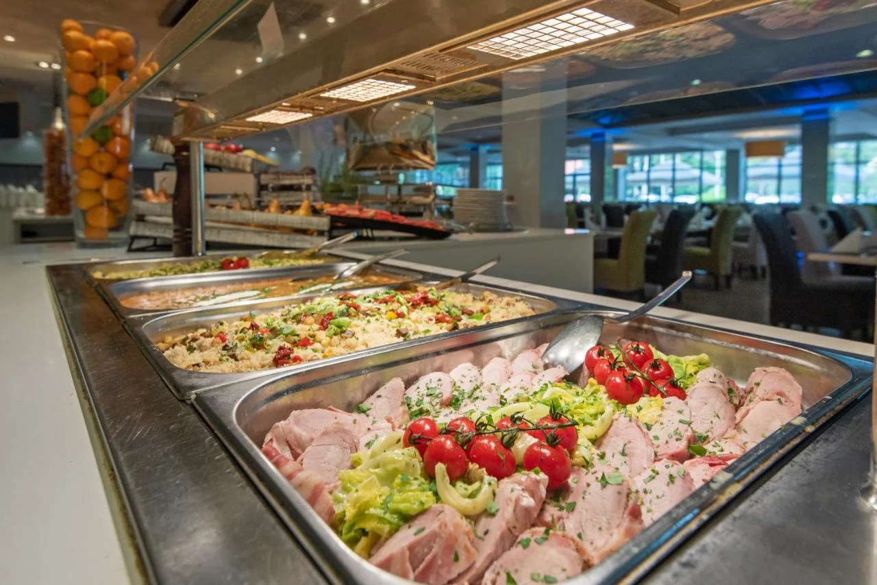 Rodinný 5* hotel u Balatonu: polopenze a neomezený vstup do 2 wellness zón, vlastní pláž