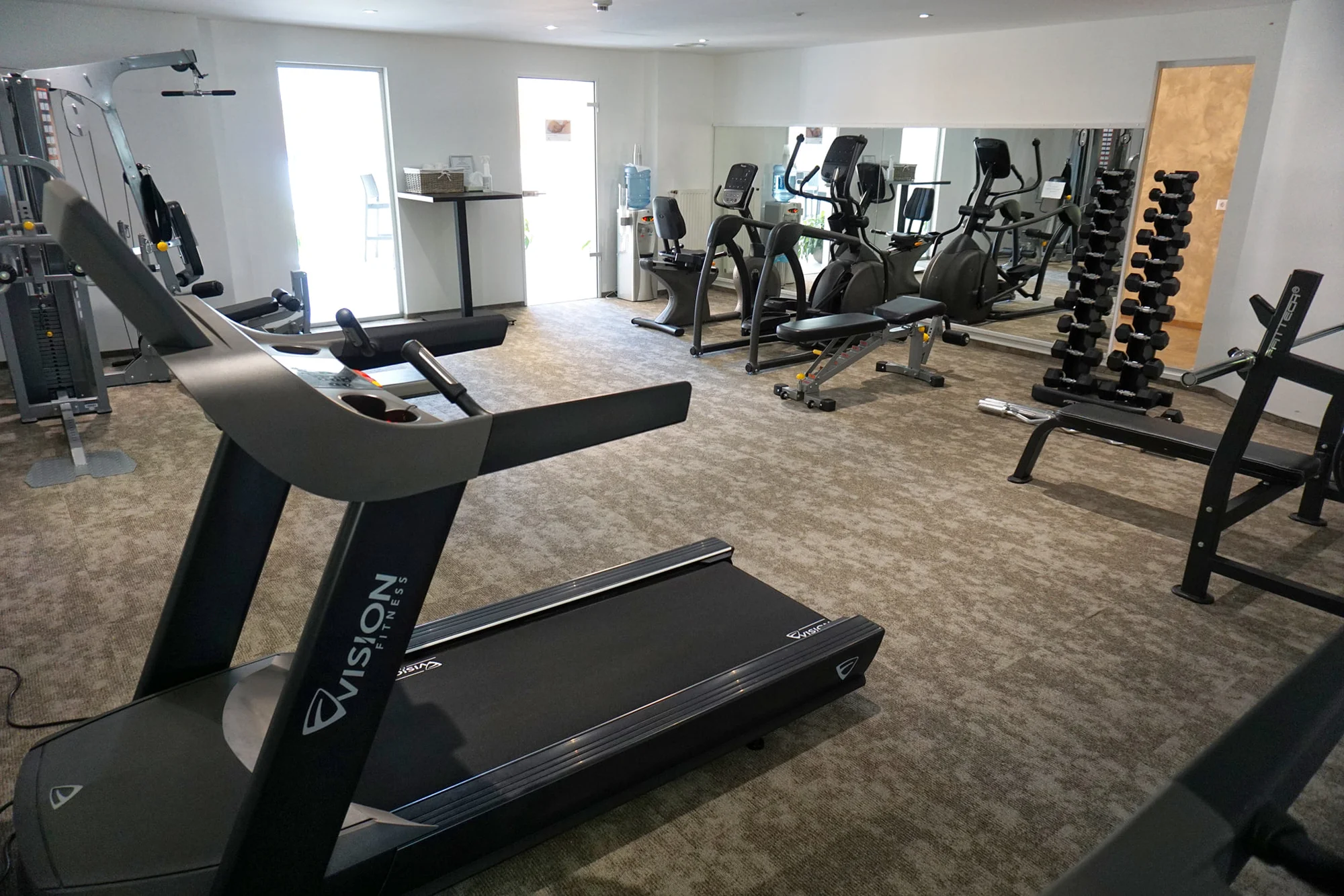 Luxusní rodinný pobyt u Balatonu: vlastní pláž, polopenze a neomezený vstup do 2 wellness center