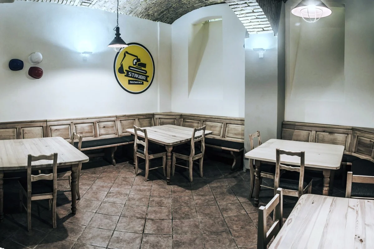 Burgerová mánie v centru Brna: burgery podle výběru z několika druhů a hranolky pro 2 až 4 osoby