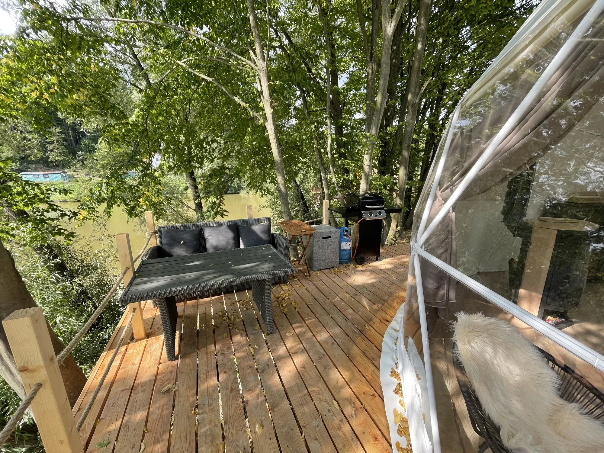Glamping: vymazlené iglú u Prachovských skal, relax ve wellness s možností snídaňového koše