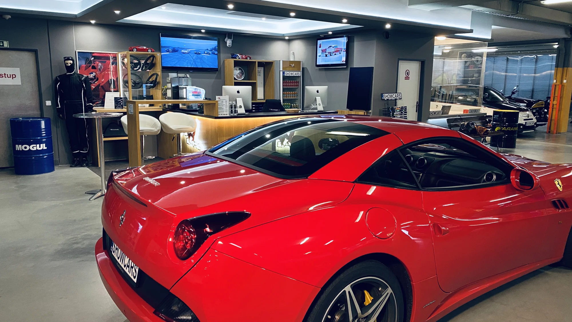 20 min. v supersportu: Ferrari, Lamborghini, McLaren, Porsche, Mustang, Subaru aj.