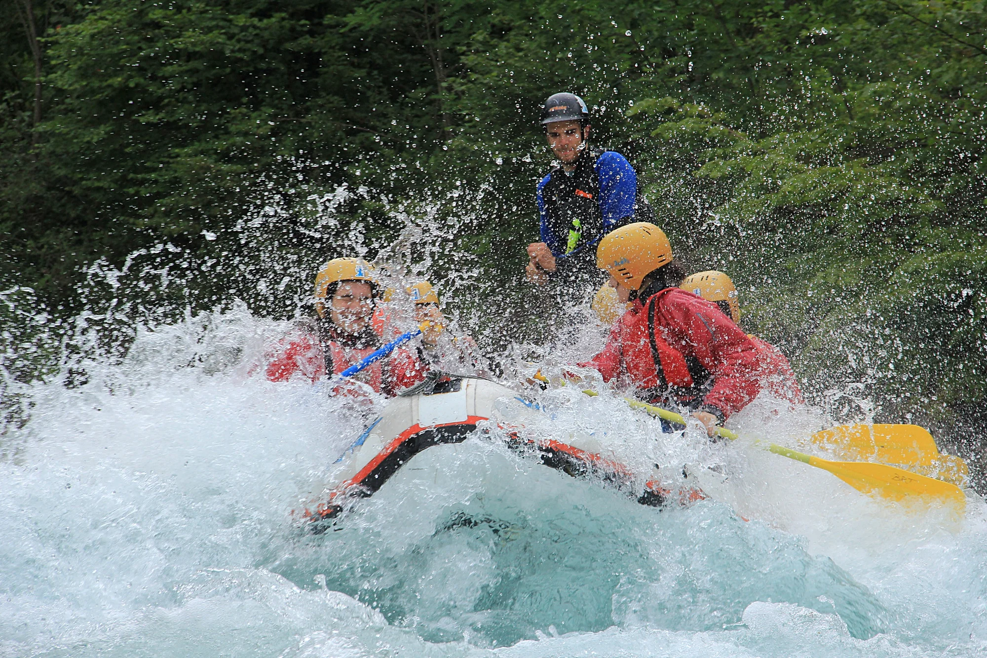 Rafting a canyoning ve Slovinsku: aqua rodeo, jaké jste ještě nezažili