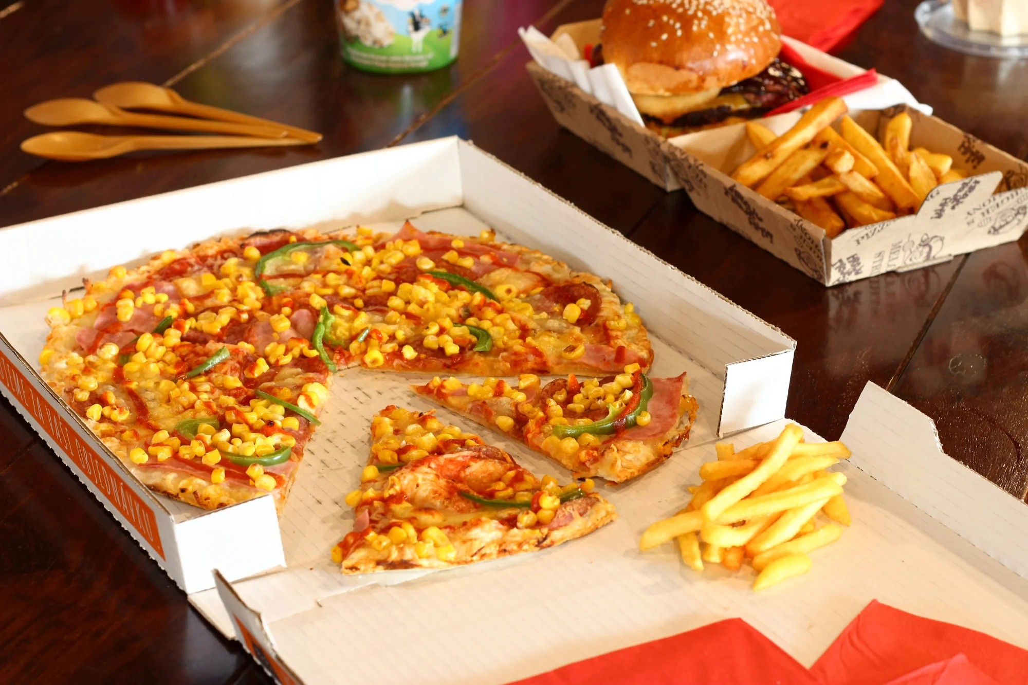 Parťákova pizza: otevřené vouchery na celé menu včetně nápojů, 250, 500 nebo 1000 Kč