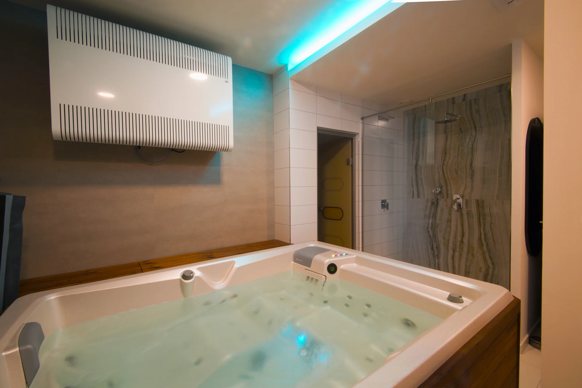 Privátní wellness jen pro vás dva: finská sauna, vířivka i lahev sektu
