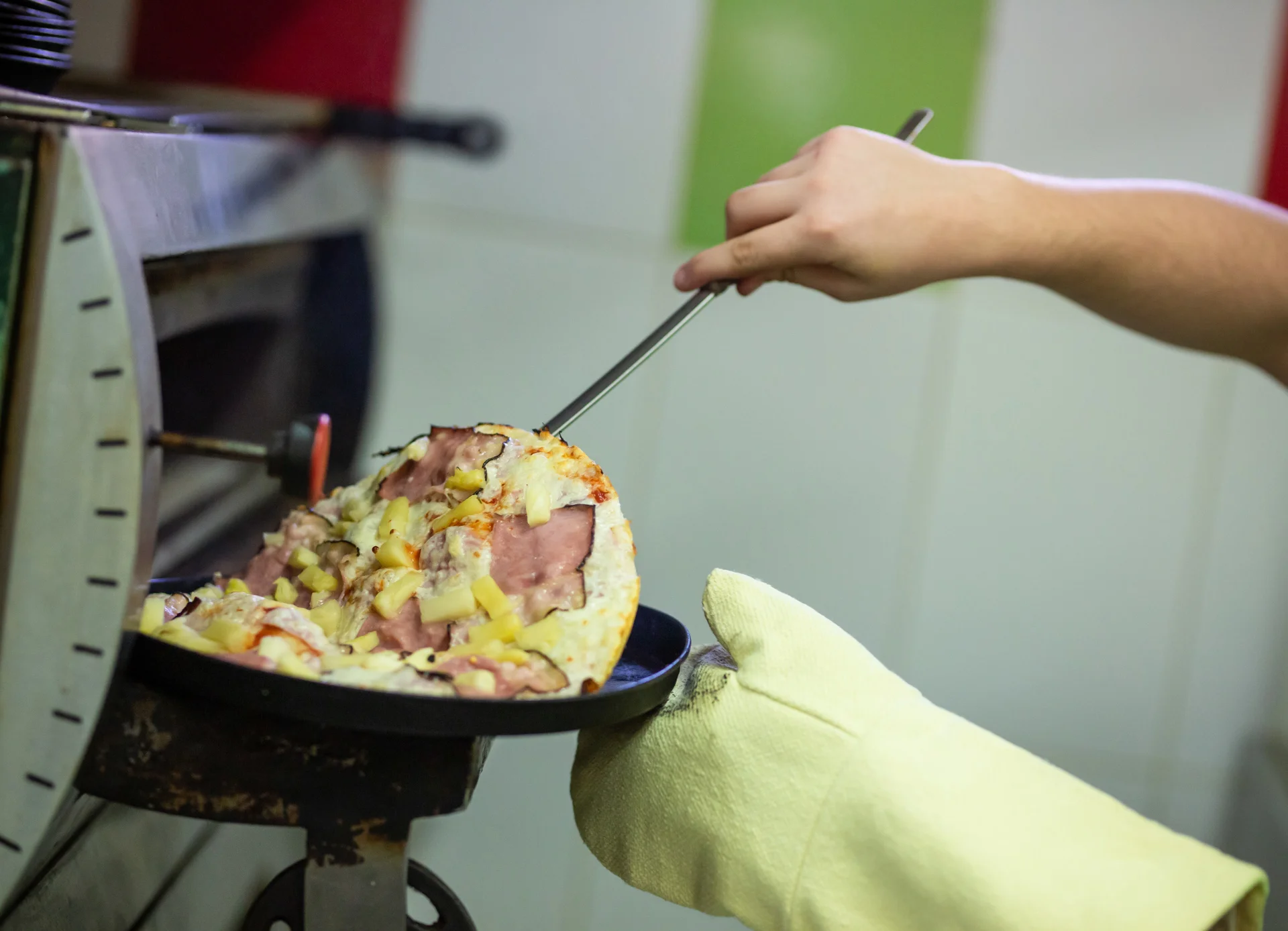 2 poctivé Chacharovy pizzy: výběr ze 16 druhů, rozvoz až k vám domů