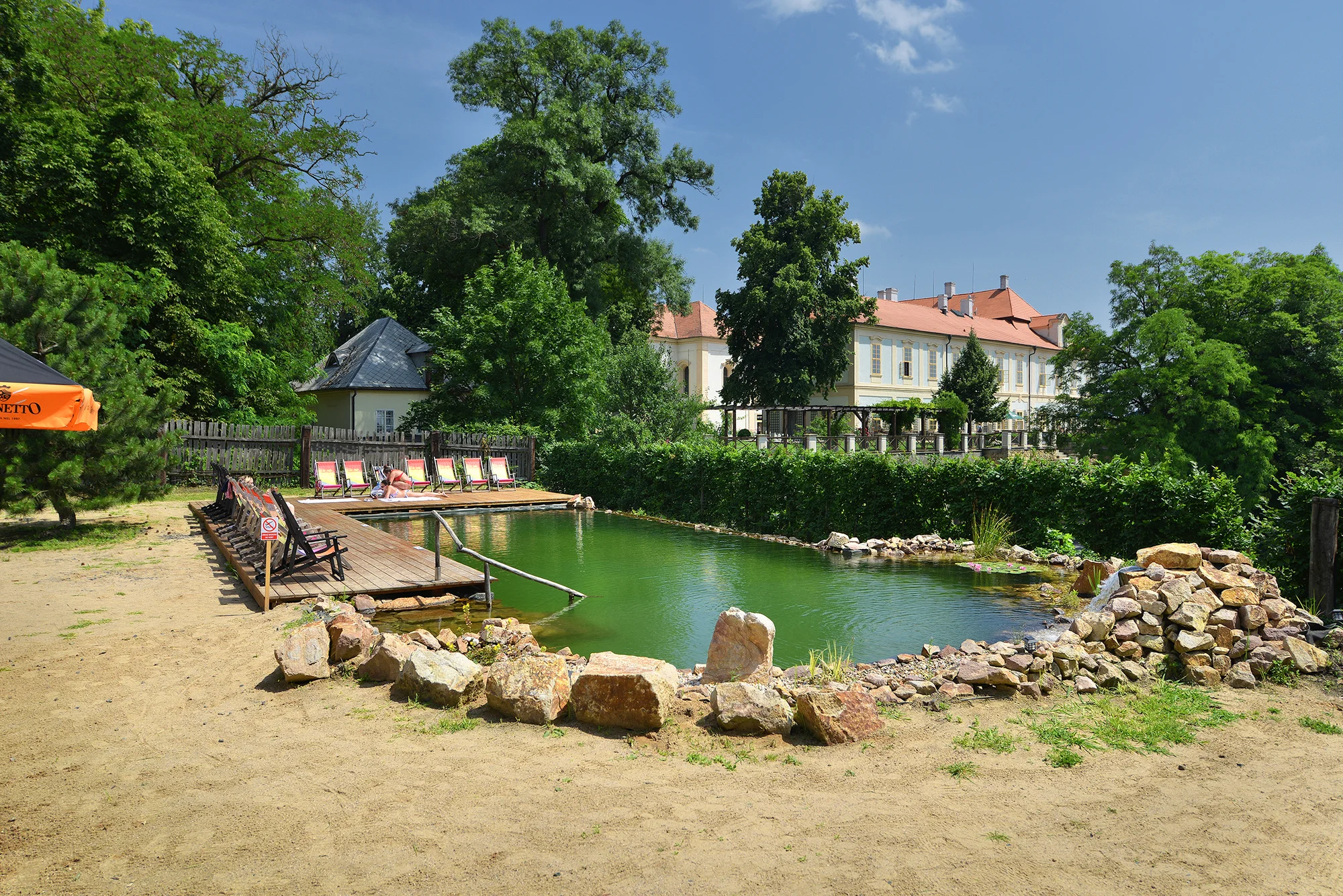 Zámecký pobyt: park s unikátním labyrintáriem, polopenze i bazén a sauna